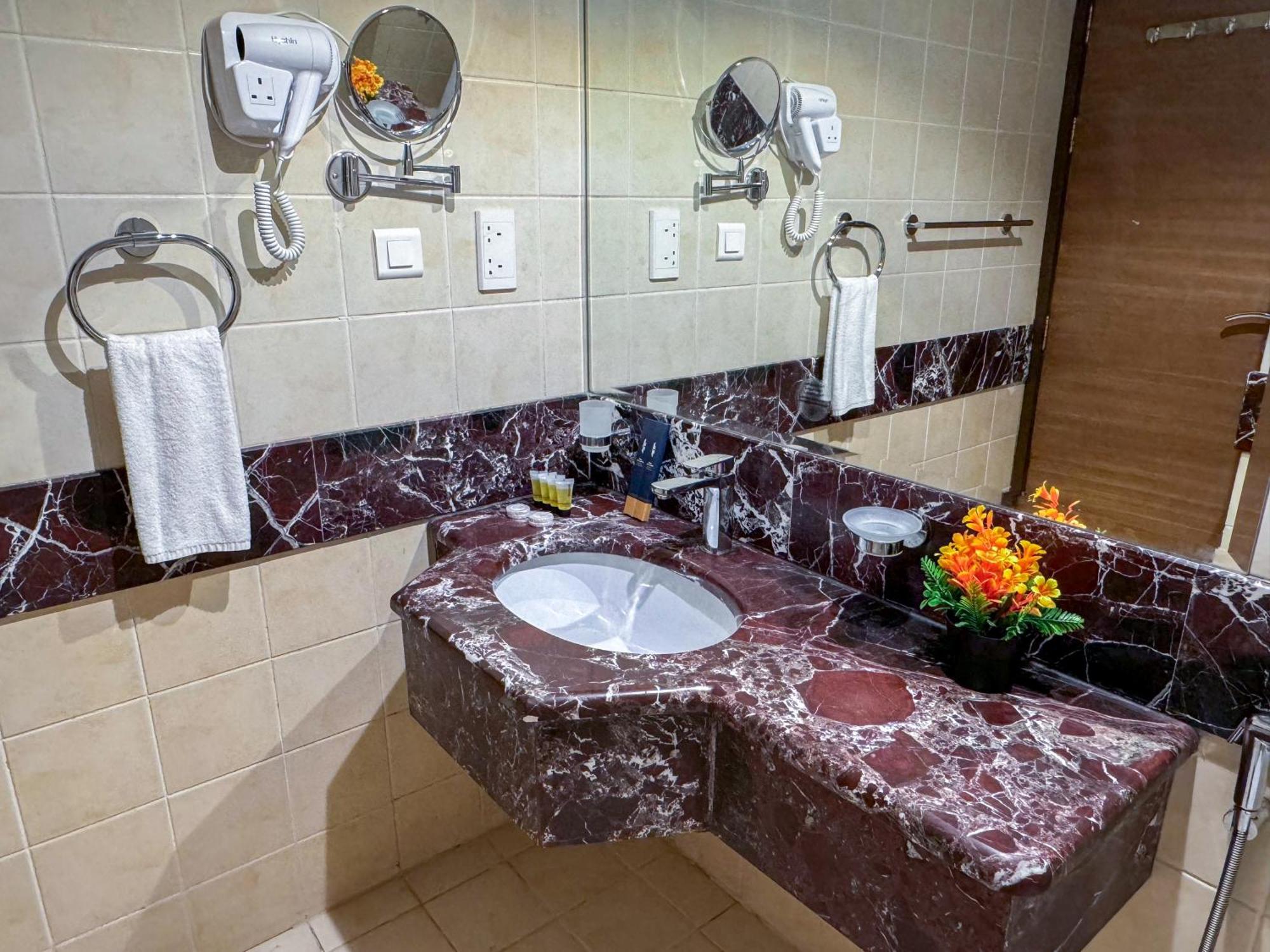 Rabwat Al Safwah Golden Hotel Medina Екстер'єр фото